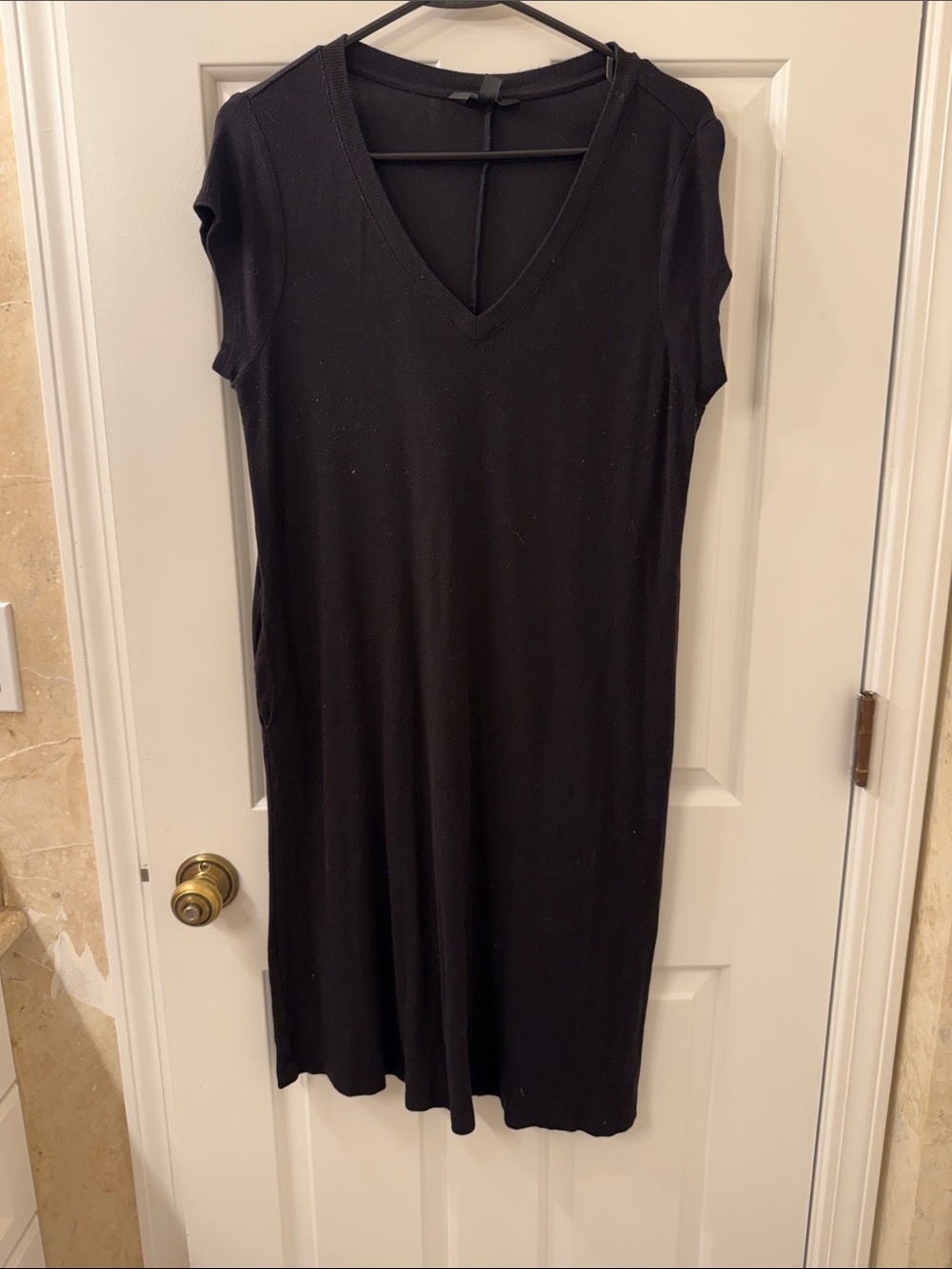Simply Vera Vera Wang Black V-Neck Midi Dress